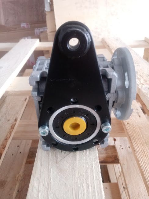 фланци за редуктори , изходяща ос , реактивно рамо, лапи , фланец, кал