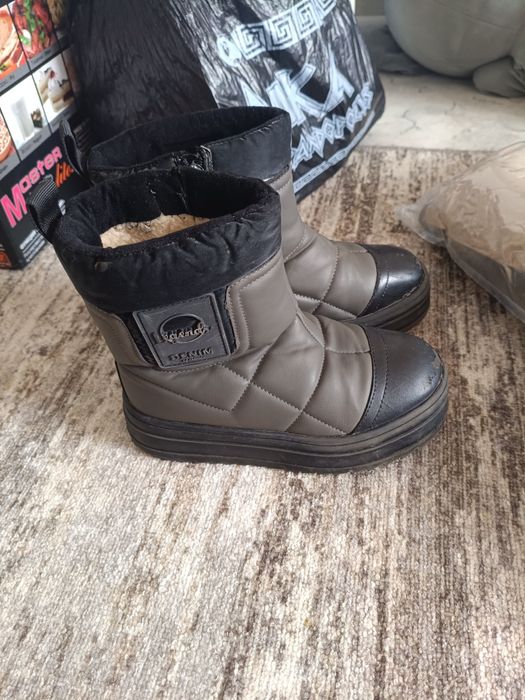 Отдам ботинки размер 33