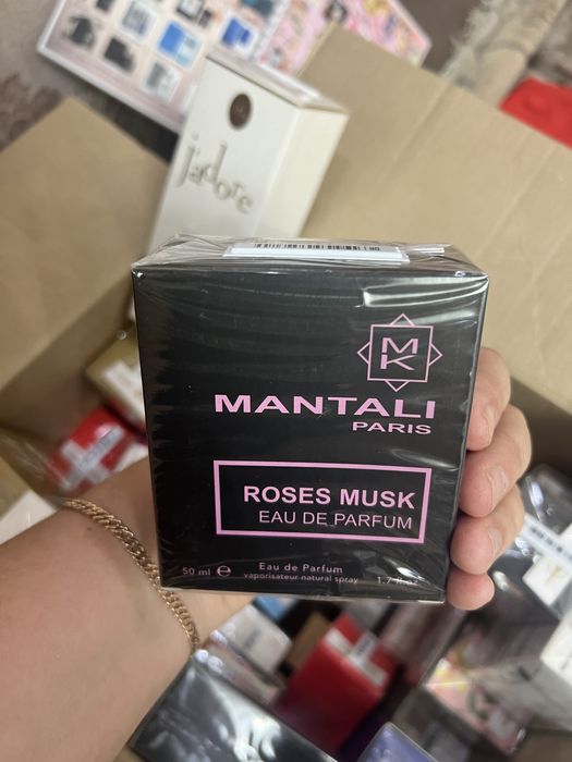 Продам парфюмы 8000