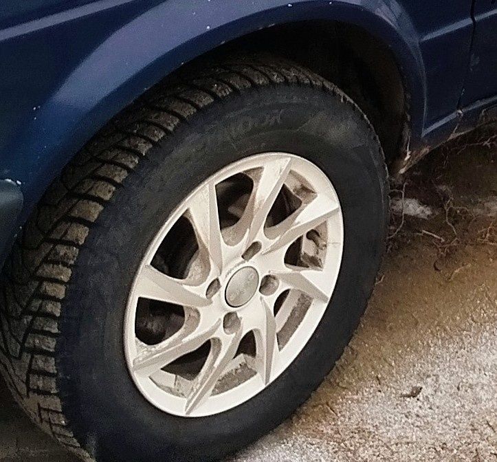 Продам шины с титановыми дисками