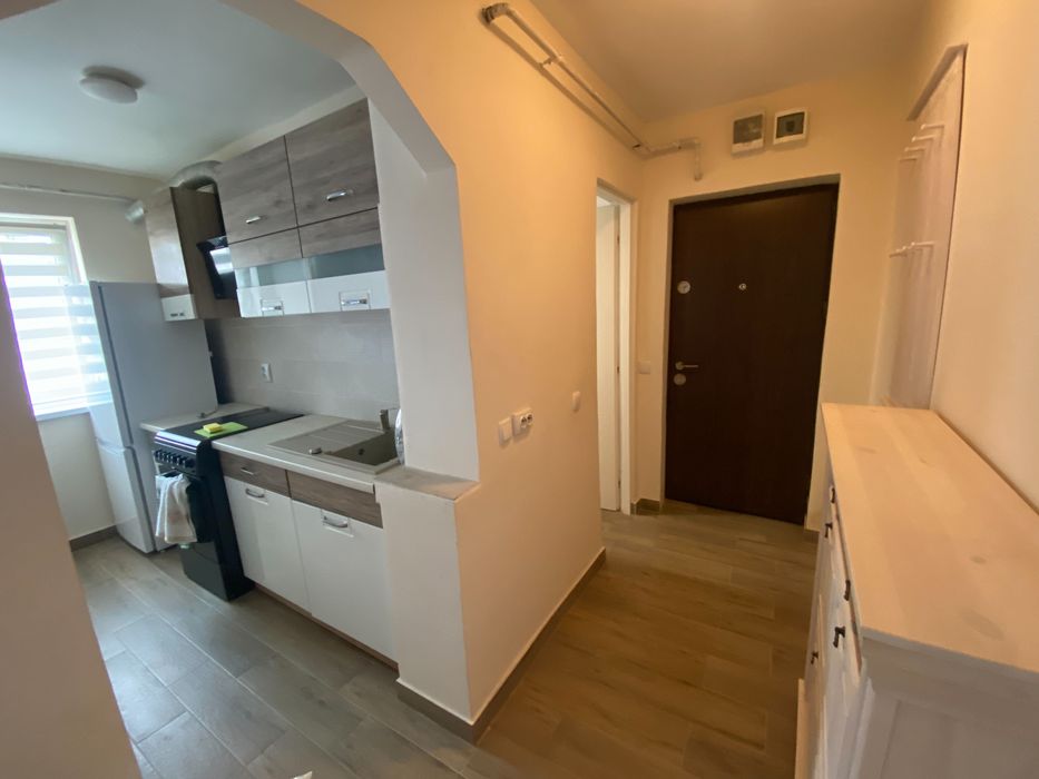 Inchiriez apartament cu 3 camere