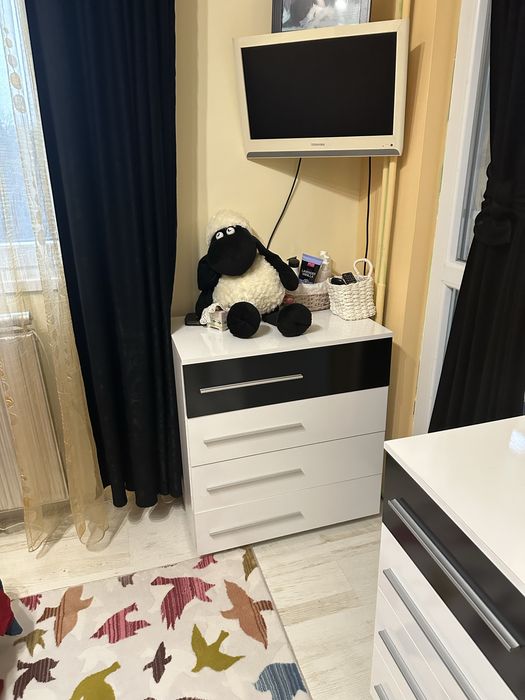 Продавам обзавеждане за спалня