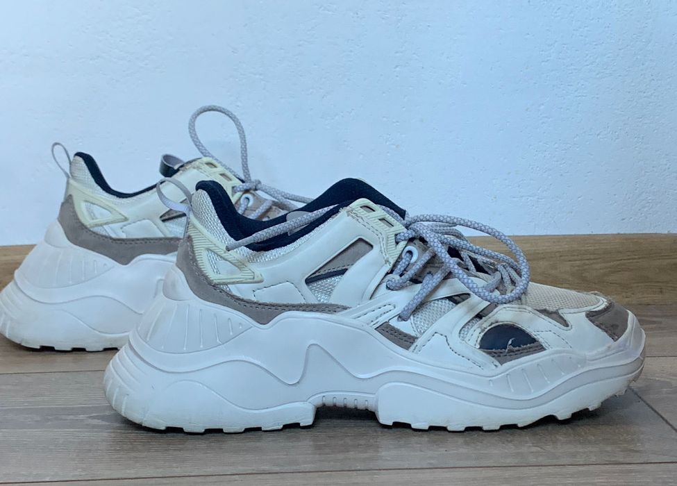 Pantofi PULL&BEAR, mârime 39 unisex, alb