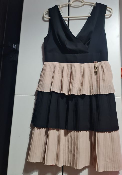 Елегантна рокля и розова рокля Zara