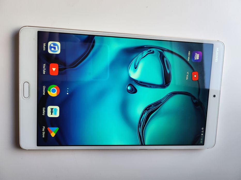 Таблет, Huawei M3, 4gb ram, 64gb. С калъфчета и протектори за екрана.