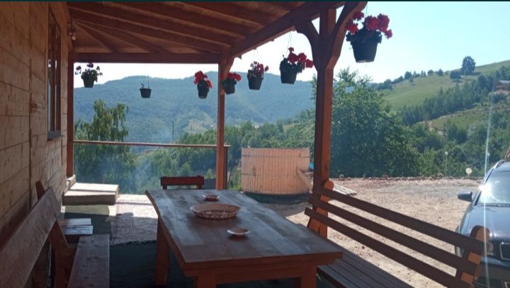 Cabana de închiriat la munte cu ciubar inchiriez cab la munte weekeend