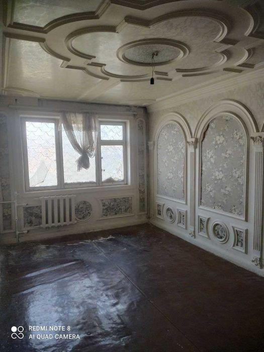 Uy sotiladi Chirchiq 8-MKR 3 xona yo'lni yuzida