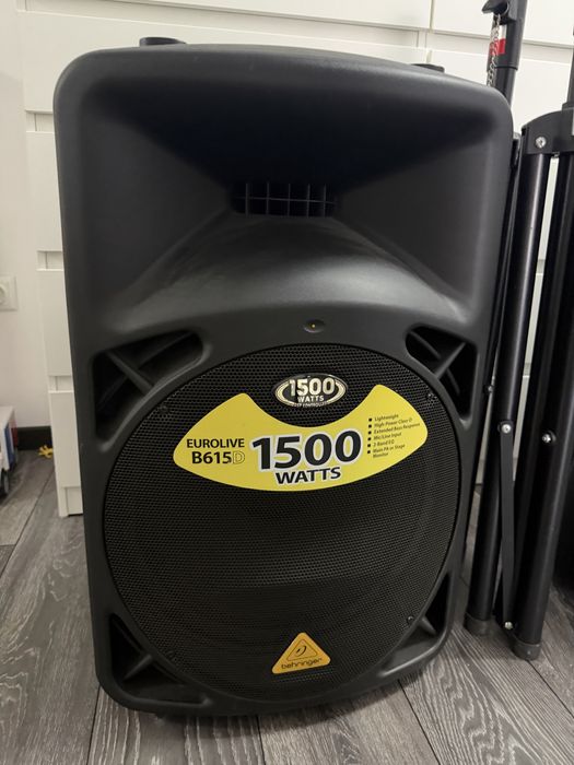 Vand boxe Behringer