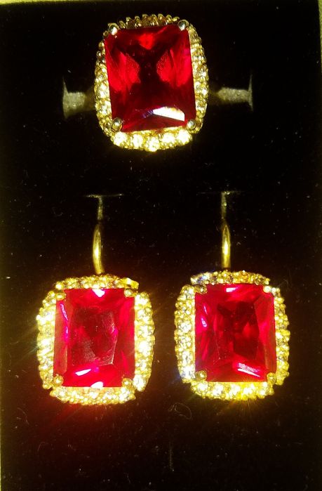 Серебряные комплекты и кольцо с натуральными сапфирами.