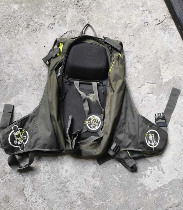 rucsac de ski cu protectie intarita pentru spate si benzi transport placa/ski
