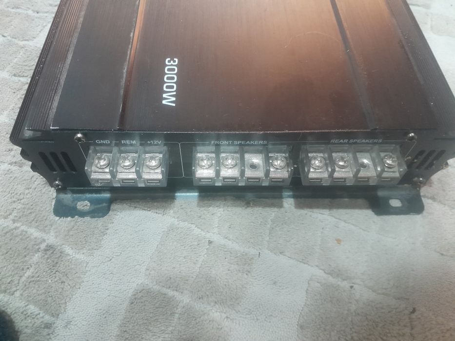 Автомобильный усилитель