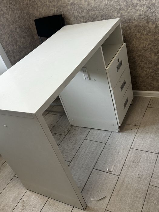 Продам маникюрный стол