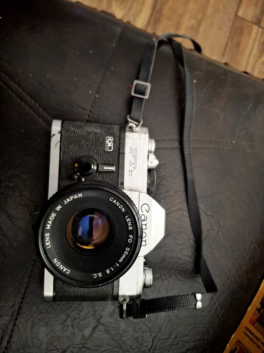 Vând aparat foto  canon