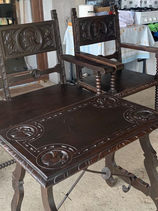 Mobilă antică Isabelina