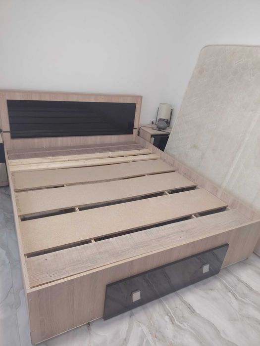 Vând pat cu saltea, nu asigur transport. Preț 500 lei