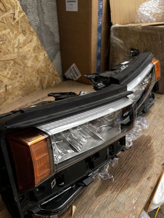 Фары Land Cruiser Prado 250 оригинал