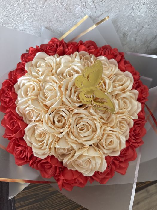 БУКЕТ из атласных роз