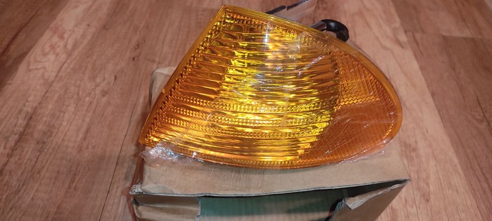 Жълт мигач за БМВ е 46 преди фейса