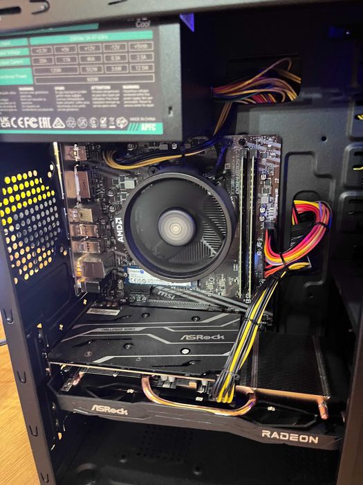 Геймърски компютър: Ryzen 5 5500 / 32GB RAM / 1TB SSD / RX 6600 + 4K Монитор