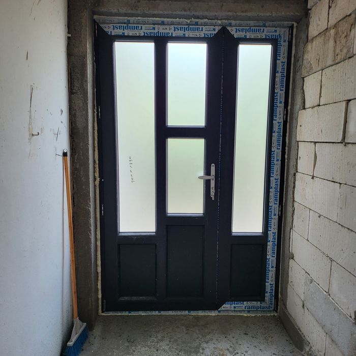 Termopane usi de garaj rulouri veranda balcon