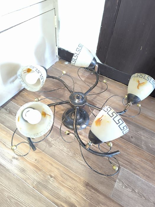 Срочно ! Продам люстру , в отличном состоянии