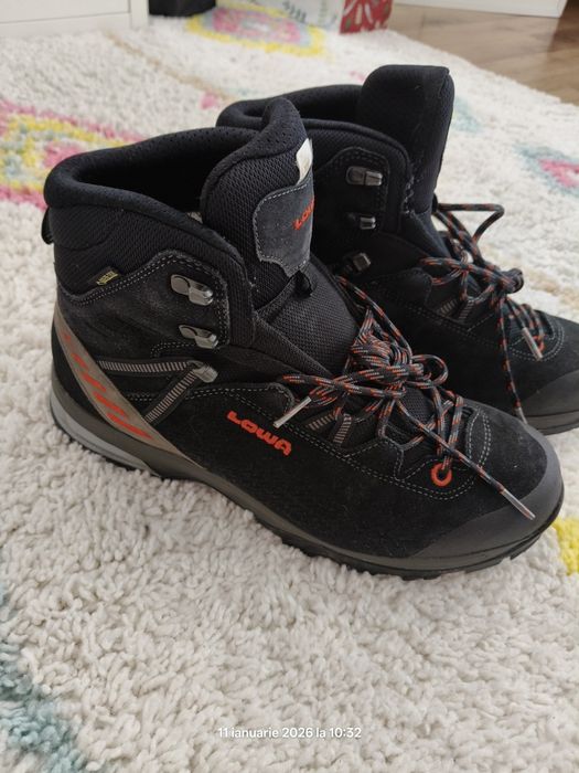 Bocanci bărbați LOWA impermeabili, 43.5