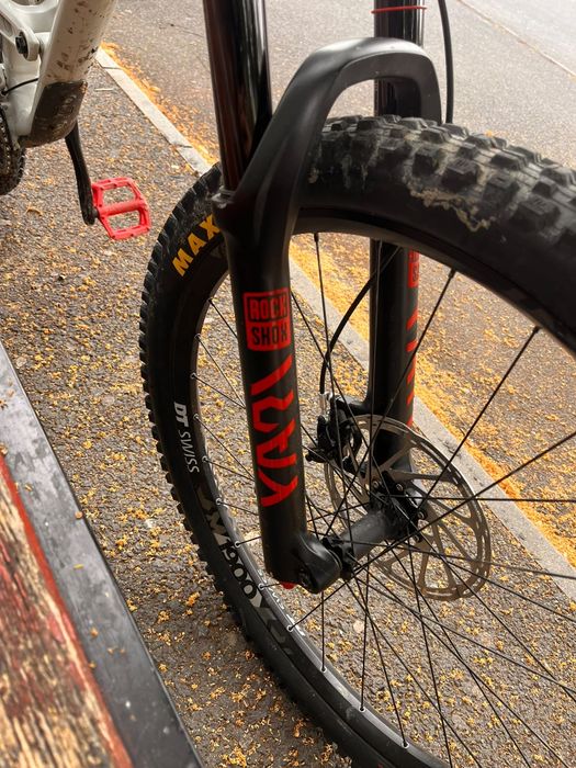 Vand furca Rockshox Yari 180mm si shock Rockshox Deluxe Select 230x65mm