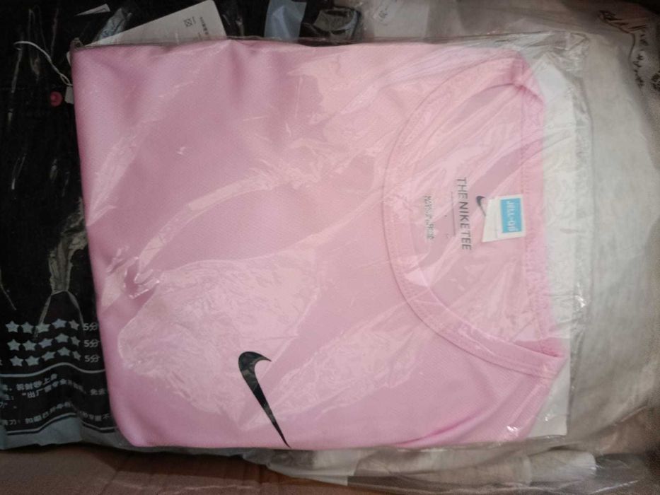 Одежда и обувь. Чехлы и шапки.