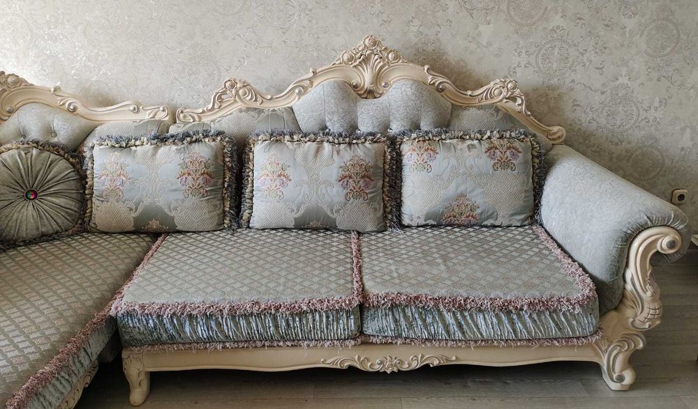 Диван гостиный отличный