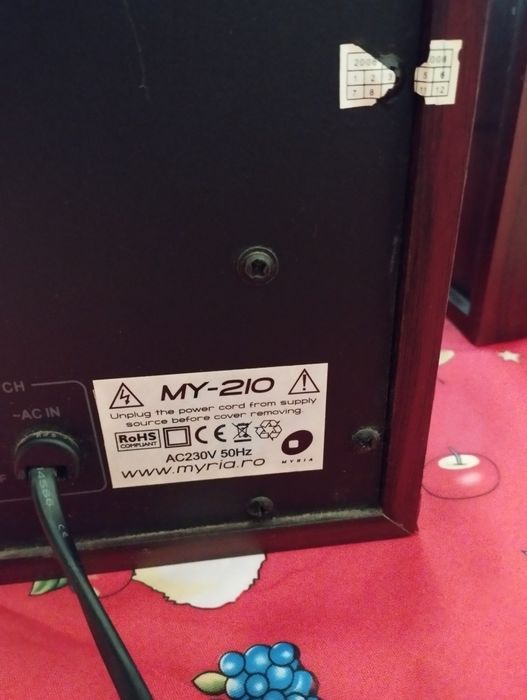 Vând boxă cu fir 2.1