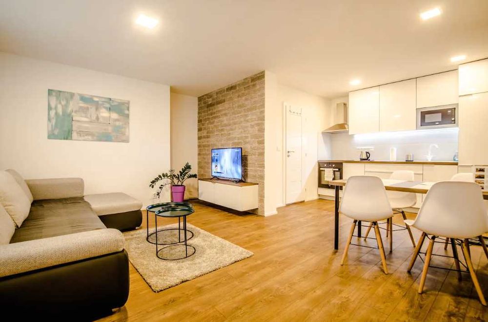 Дава се под наем Двустаен апартамент в Пловдив, Кючук Париж - 68 кв.м за 280.5 € - Снимка #1