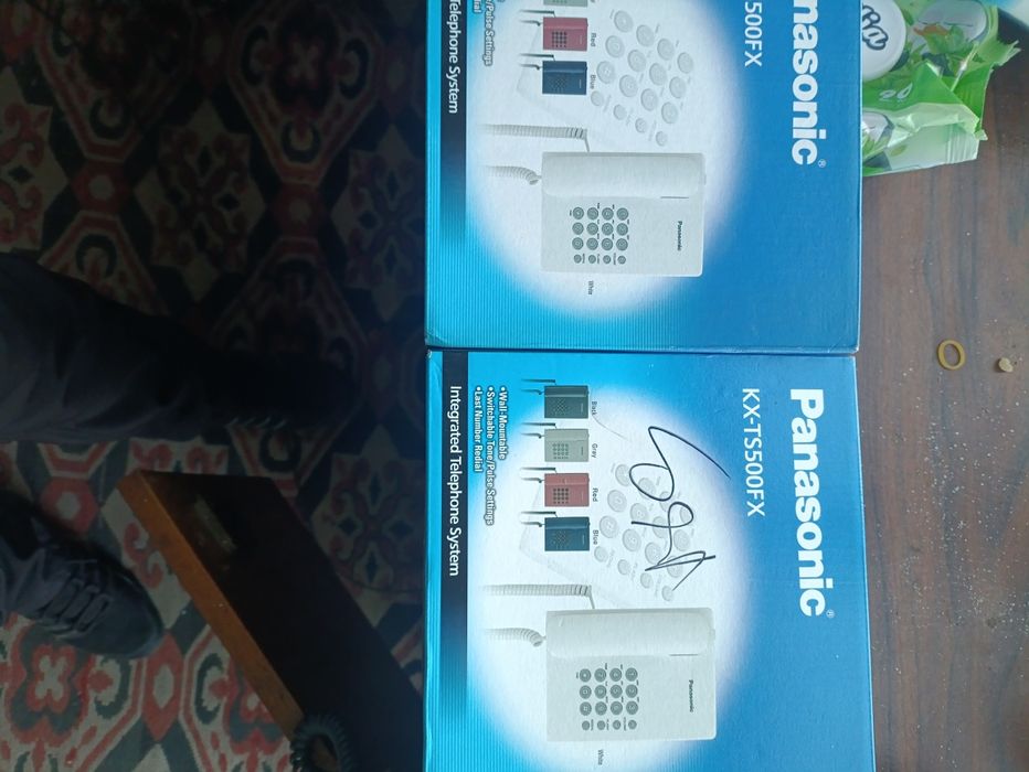 Два броя стационарни телефона Панасоник,бял и черен,нови,неизваждани о