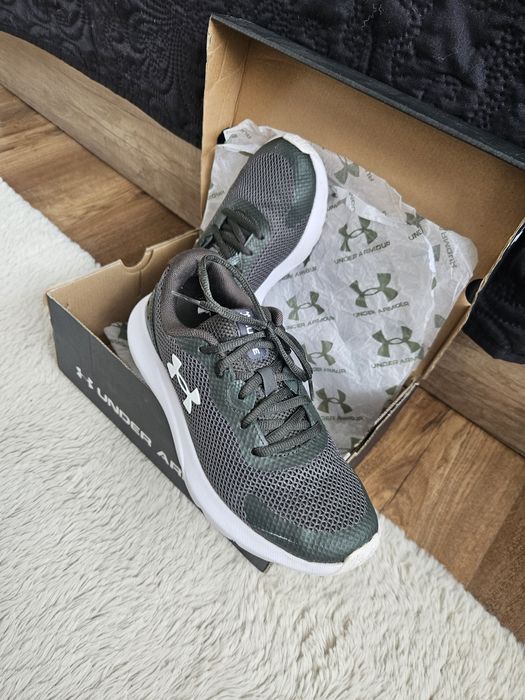 Войнишко зелени маратонки Under armour мрежести
