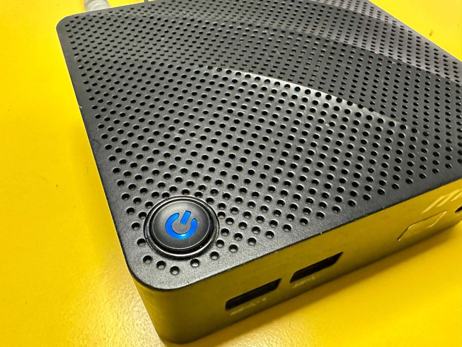 Мини компютър Minipc MSI Cubi B120 N3160 4 RAM 128 GB