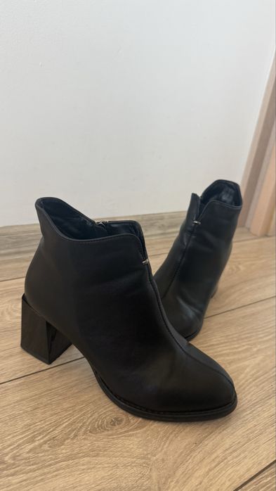 Дамски боти и ботуши по 10€