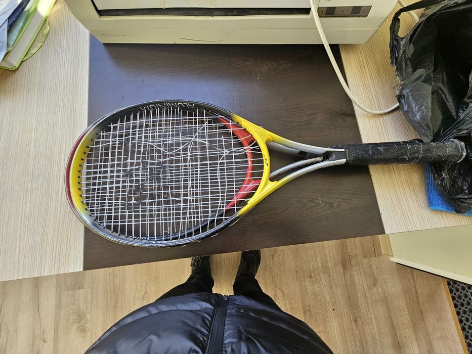 Tenis raketi za tenis na kort