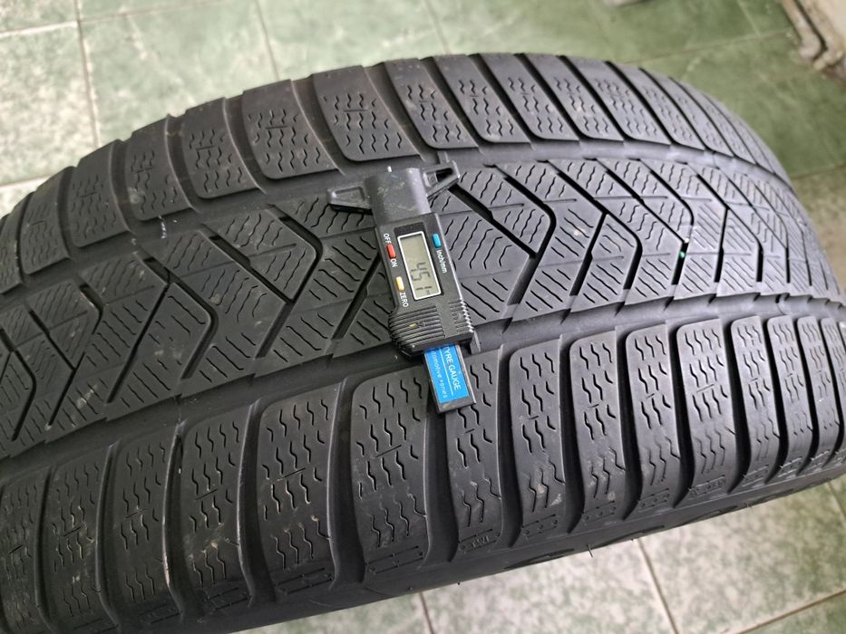 Anvelope desperecheate 225/65 R17 Michelin și Pirelli