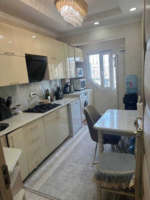 Sebzor 4 xonali kvartira  Hamma narsa qoladi