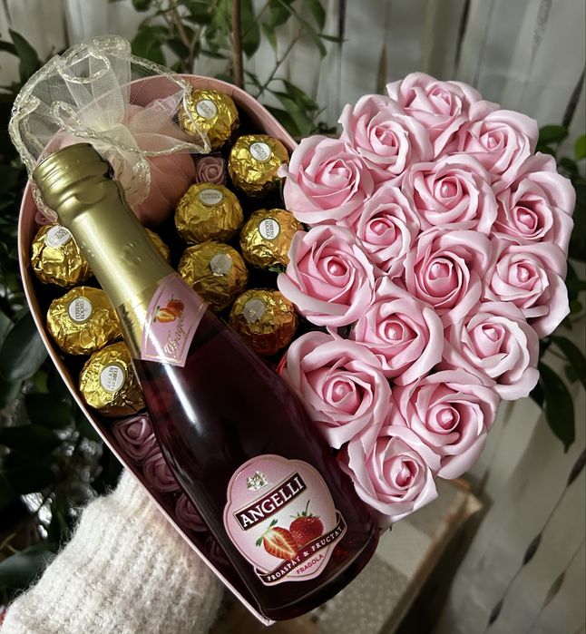 Aranjamente dulciuri si trandafiri de sapun cadou