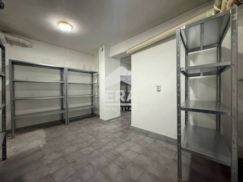 Търговско помещение с отлична локация в кв. Лагера.