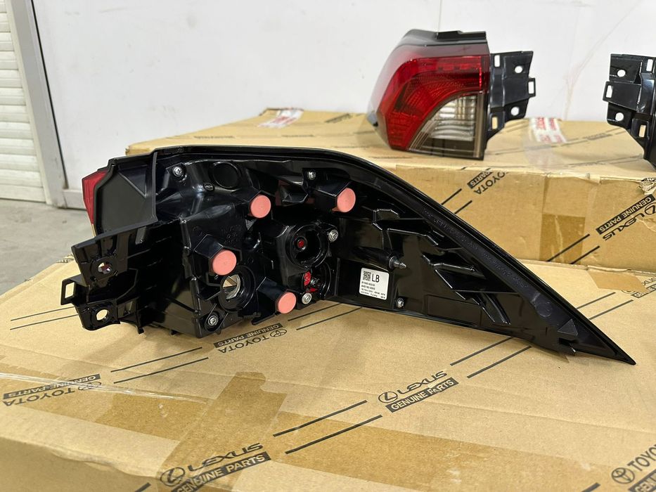 Рав 4 задний фанар 19-