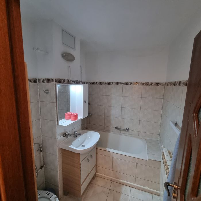 Vând Apartment 2 camere  decomandat zona casa de cultura