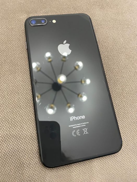 Мобильный телефон IPhone 8+