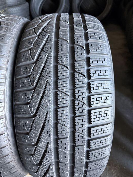 4 anvelope iarna ca NOI 235/40/19 , Pirelli , 8 mm !
