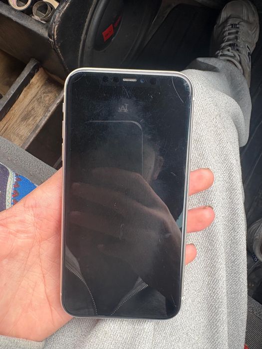 продам Iphone 11 белого цвета