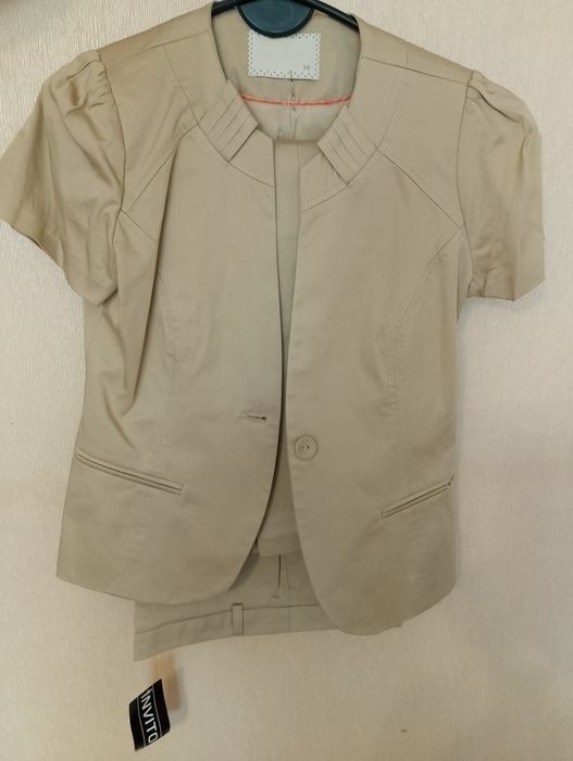 Дамски костюм нов с етикек