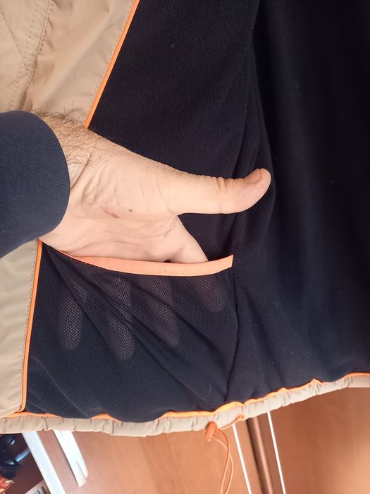Scurta de iarna cu gluga calduroasa