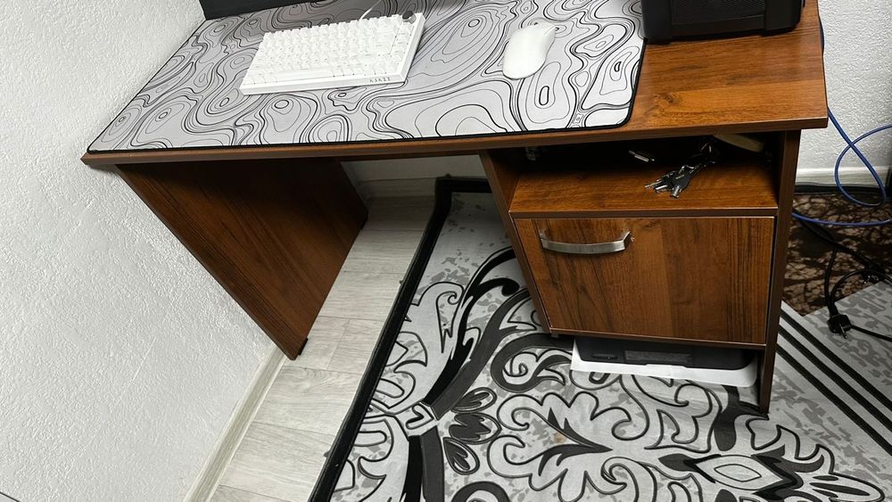 Стол компьютерный