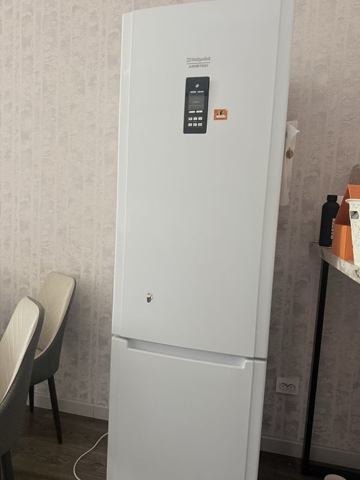 Продам бу холодильник ariston