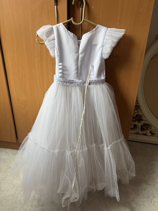 Продам платье бальное , белое,  пышное !